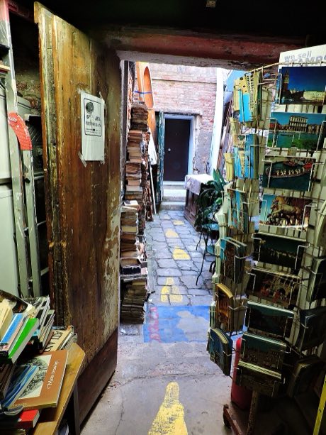Libreria Acqua Alta 水沒書店（10/7 自由日） 參考照片